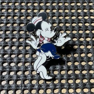 Disney Minnie Mouse Pin - Black, White, Blue, Red